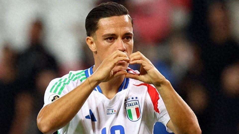 开云体育官网-世预赛上演怪异比赛，意大利球员拼命送乌龙，幸好最终5-4获胜