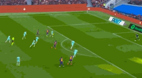 1763825424561094943.gif 1-0莱万.gif