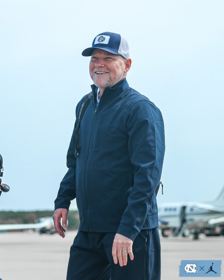 开云体育网页版登录入口-美记:迈克·马龙以6年5000万美元签约北卡 830万年薪NCAA第二高