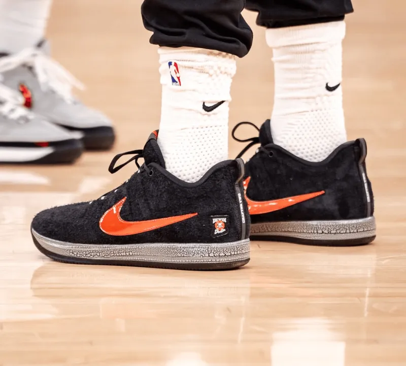 开云体育网页版-布克穿着“坏孩子”配色BOOK2,砍下37分5篮板9助攻