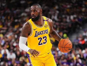 开云体育网页版登录入口-詹姆斯半场出战17分钟,投篮15中6得到18分4篮板6助攻3抢断