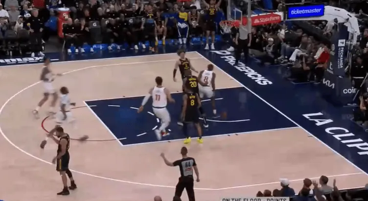 开云体育官网-库里第三节连续取分,目前13投7中已经得到22分5篮板